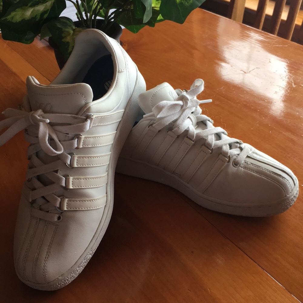K-Swiss women’s Tennis sneaker~Firm Price!